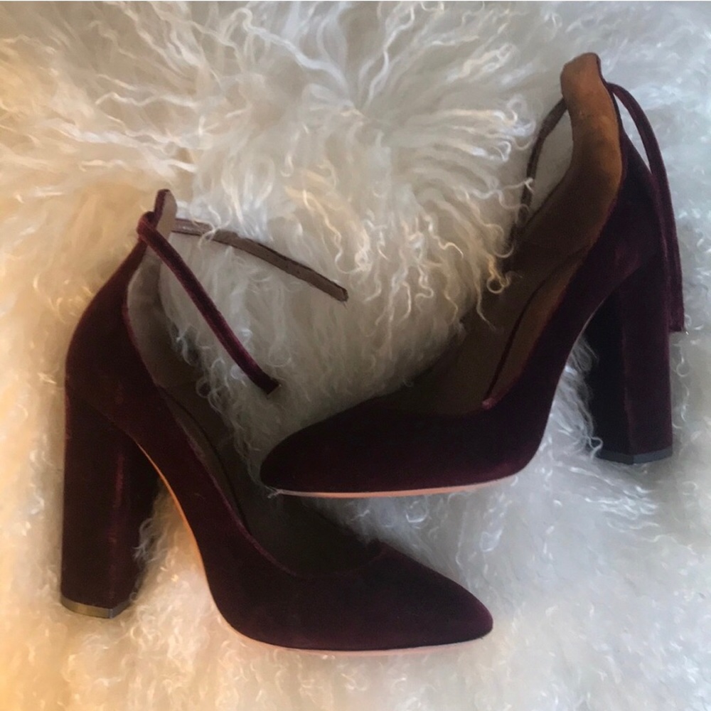 Gorgeous maroon velvet heels! Holiday party ready